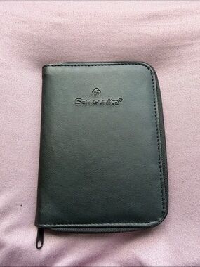 Samsonite Black Leather Zip Organizer Wallet